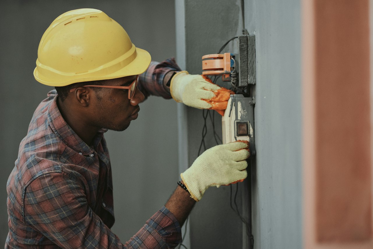 Installation & Commissioning Contractors tender intelligence solution